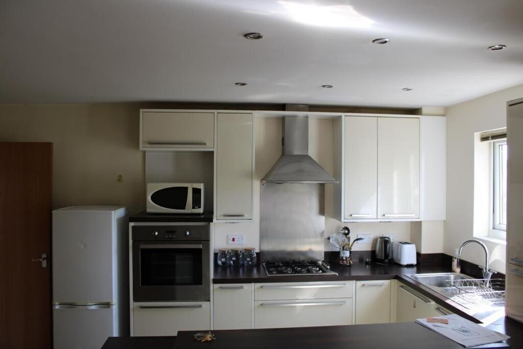 Two Bedroom Apartment, Free Parking, Close To Uclan And Free Wifi Preston  Exterior photo